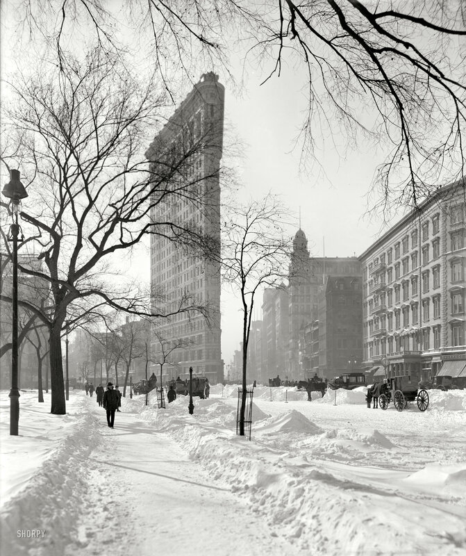Snowy day at Flatiron Building