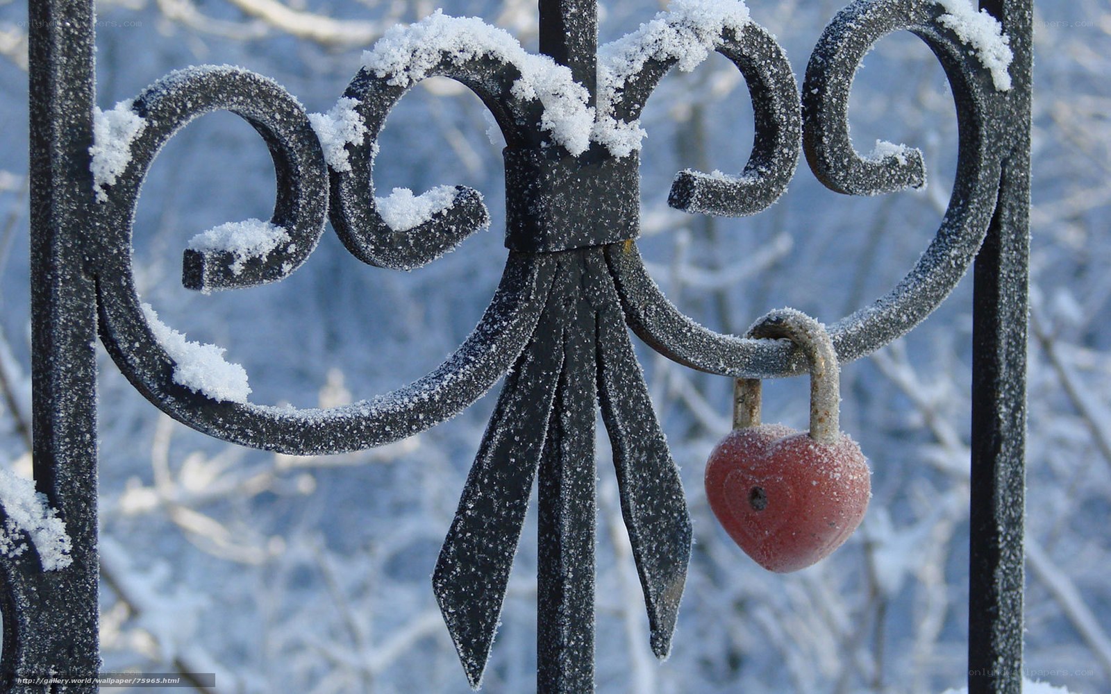 Snowy heart-shaped padlock