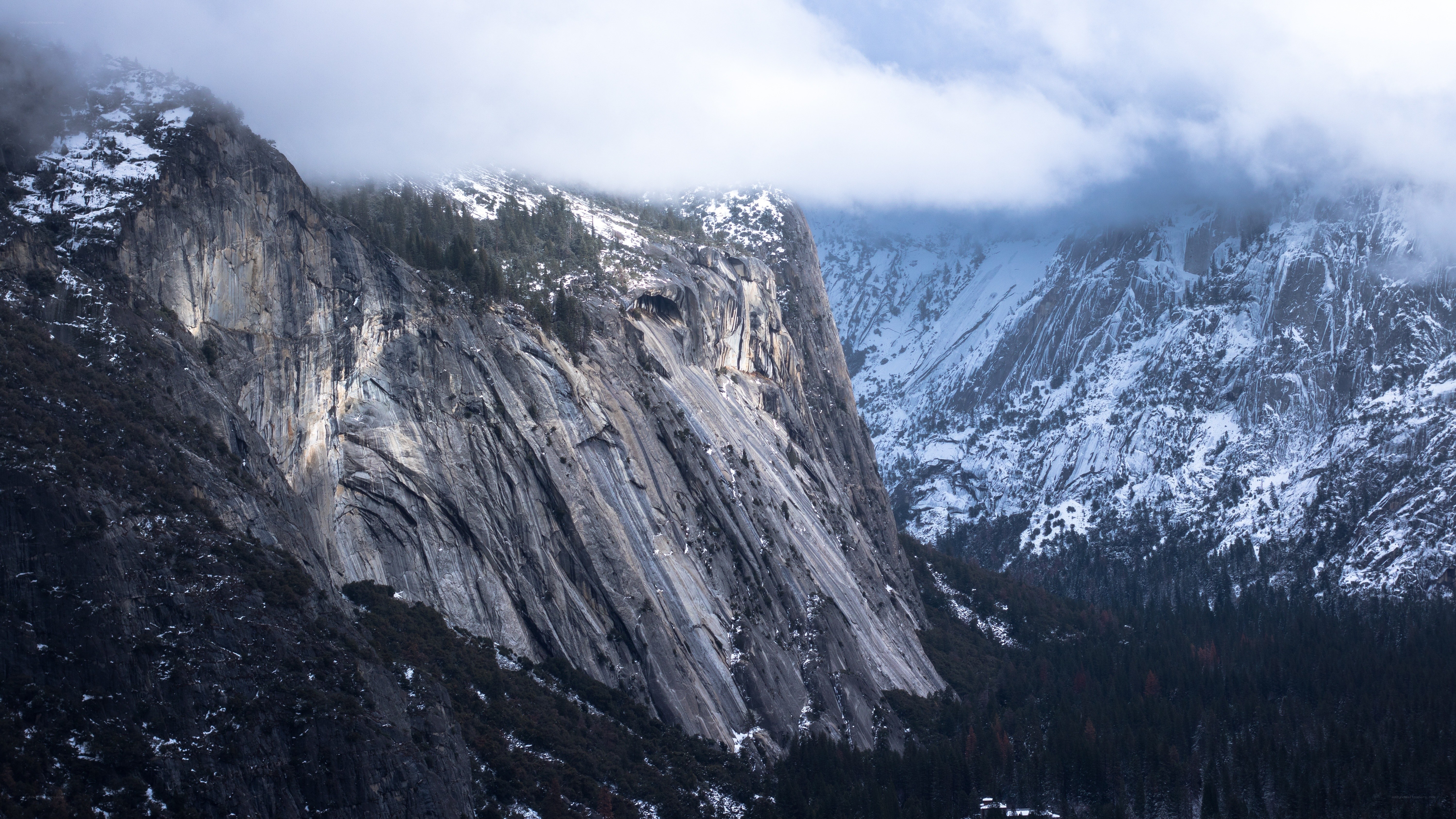 Snowy mountain cliffs in Yosemite