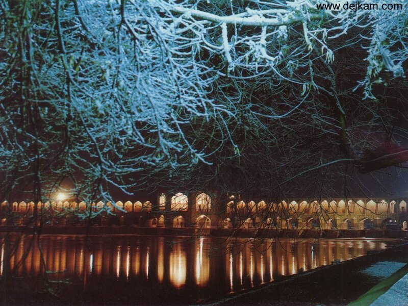 Snowy night at Si-o-se Pol