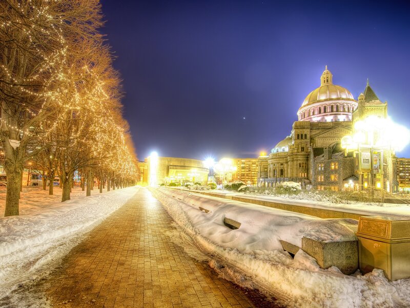 Snowy night at the Boston State House