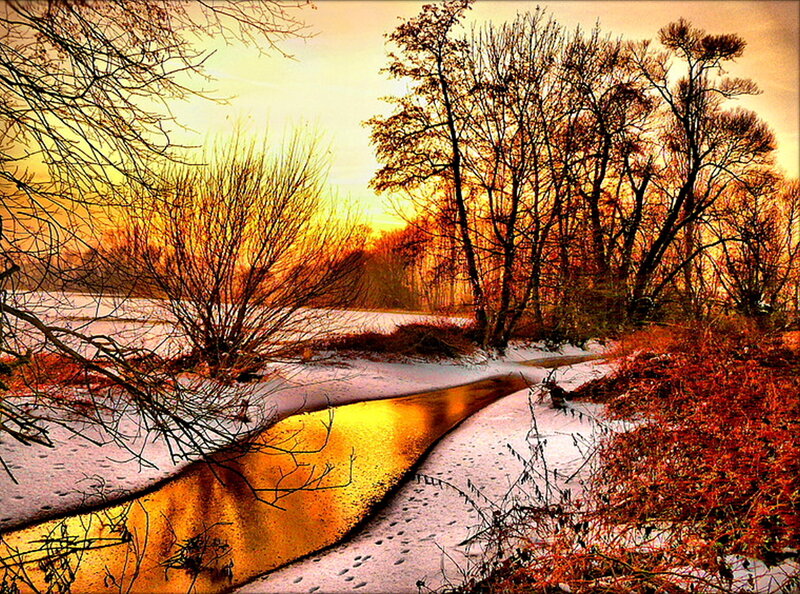 Snowy River at Sunset — Gold, Serene
