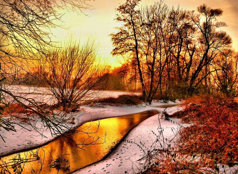 Snowy River at Sunset — Gold
