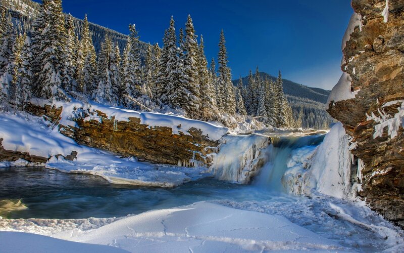 Snowy River Waterfall — Blue, Serene