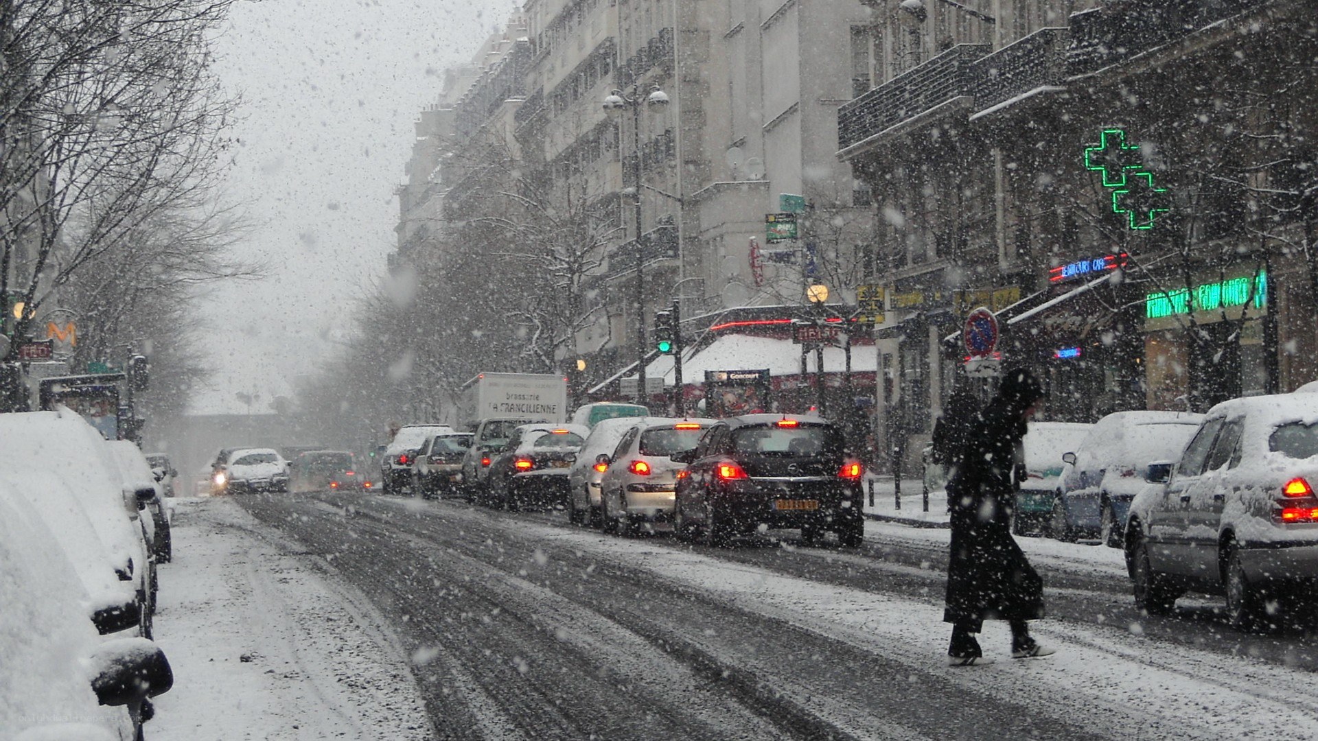 Snowy street in Paris