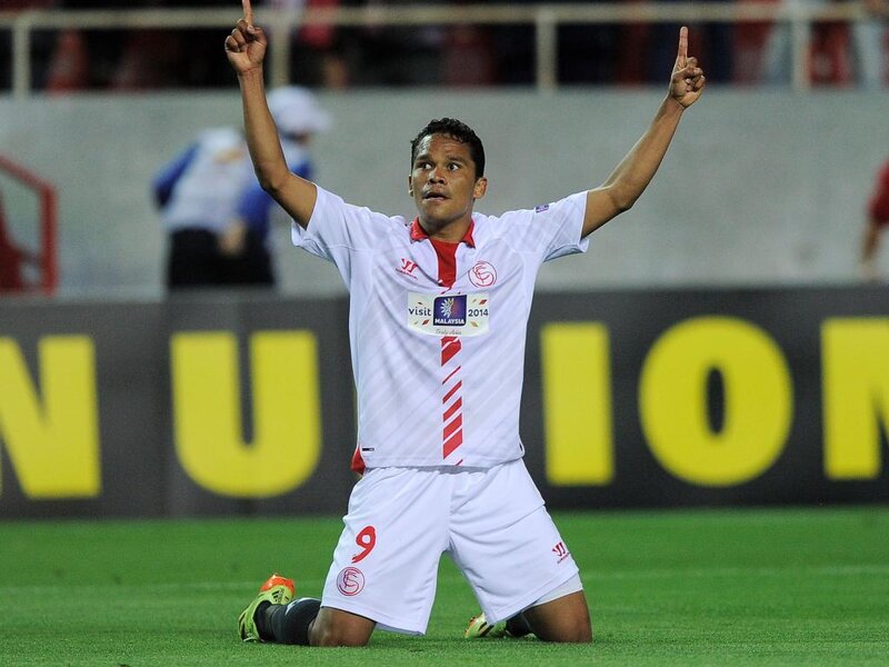 Soccer Player Kneeling — White