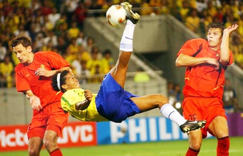 Soccer player performs bicycle kick
