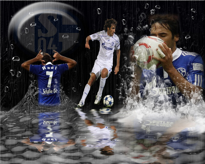 Soccer Players in Water — Blue