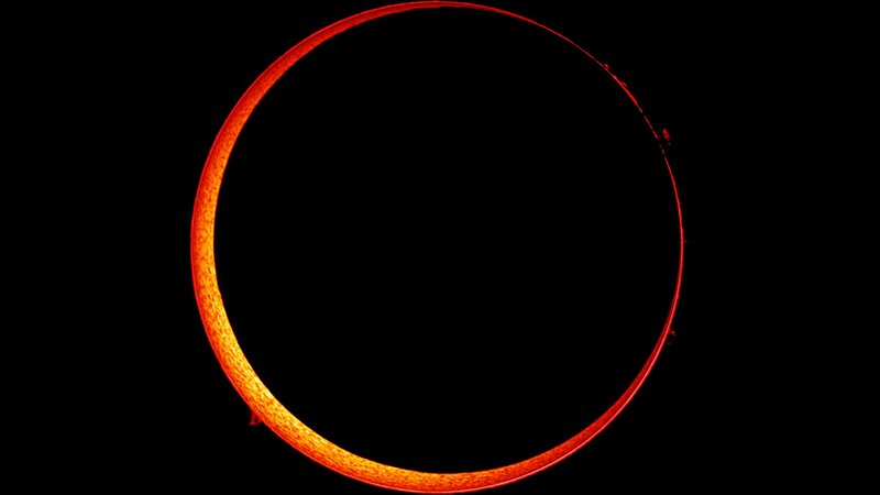 Solar eclipse ring