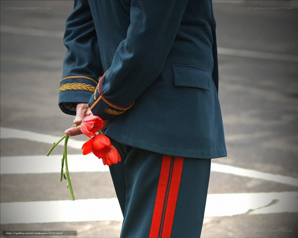 soldier holding red flowers