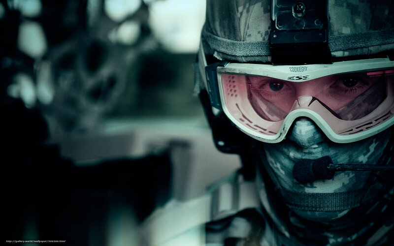 Soldier in Combat Gear — Green, Serious