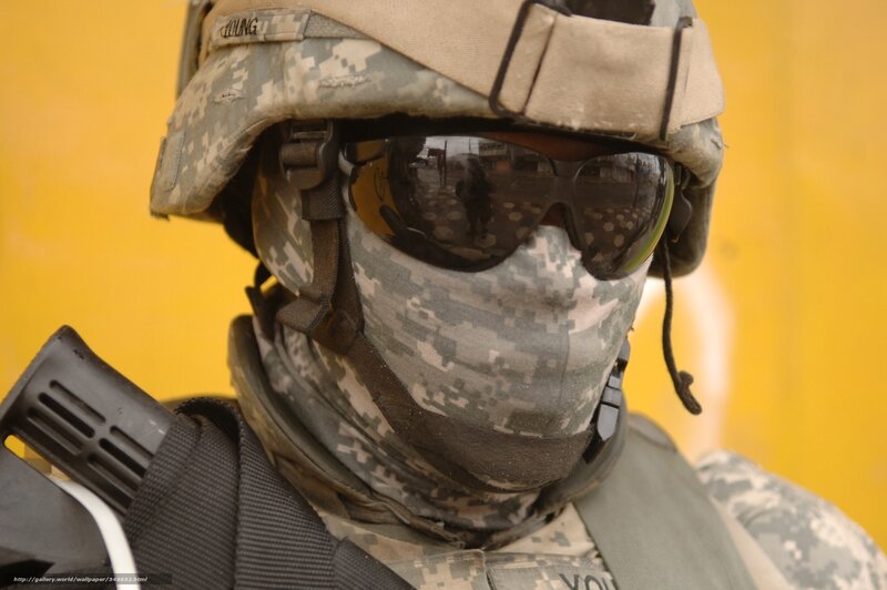 Soldier in Combat Gear — Yellow