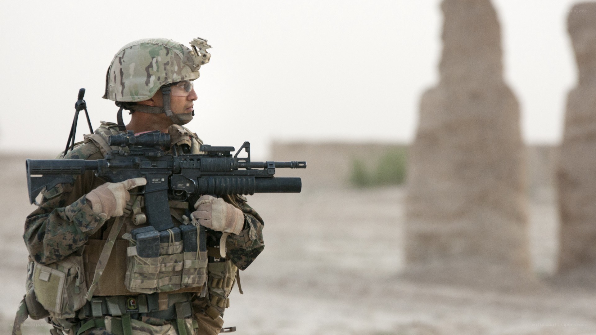 soldier in desert combat