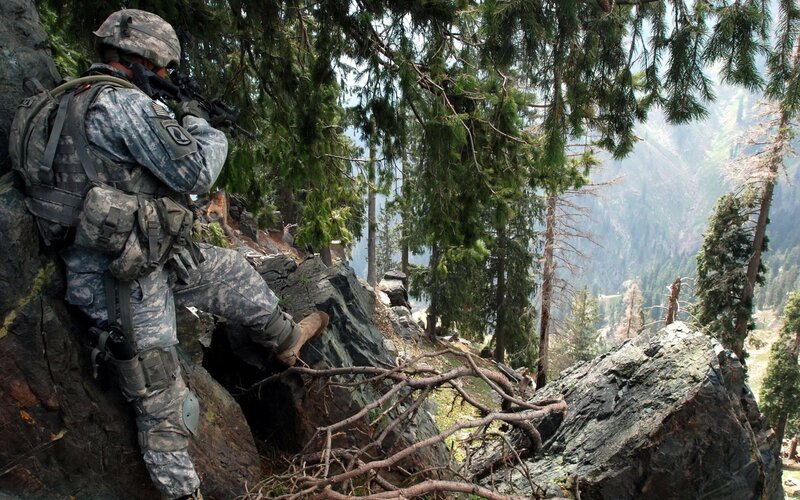 Soldier on Rocky Slope — Green