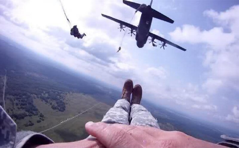 Soldier Skydiving — Blue