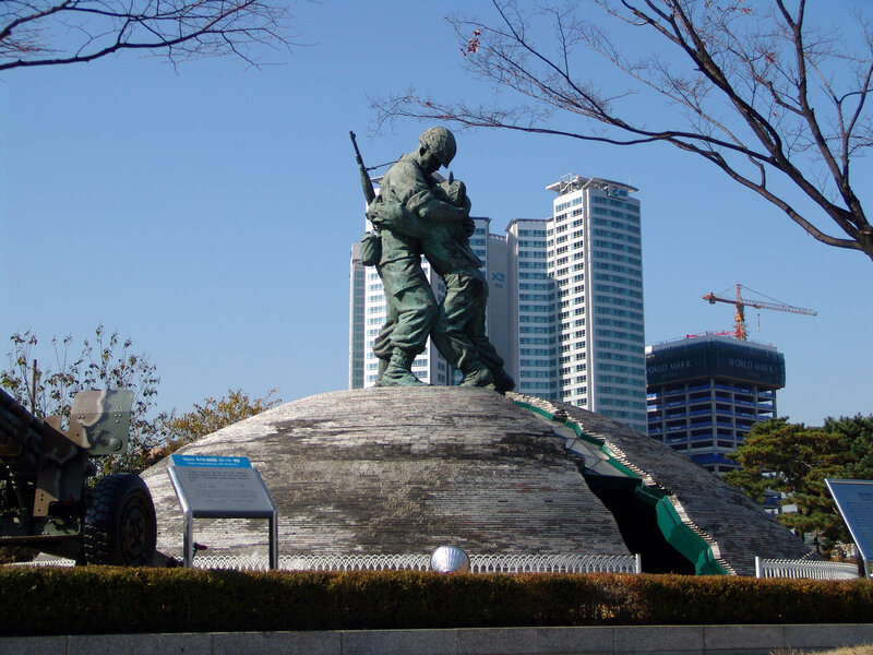 Soldier statue in Seoul
