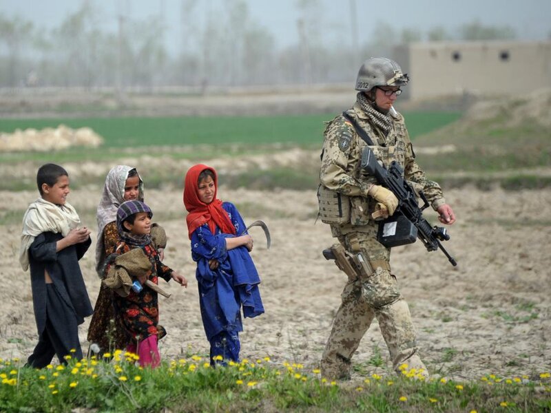 Soldier with Children — Green, Serious