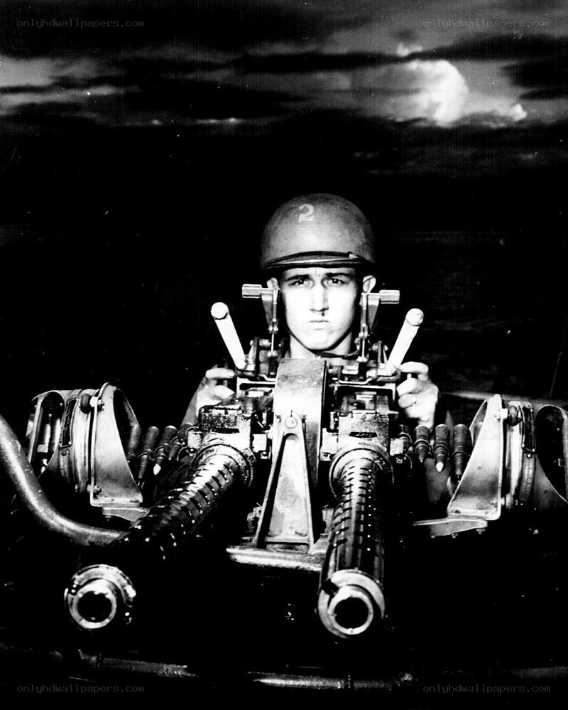 Soldier with machine gun