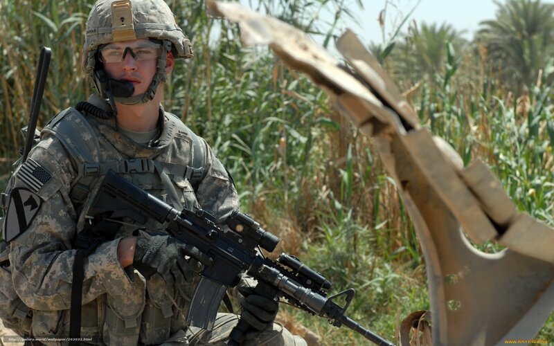 Soldier with Rifle — Green, Alert