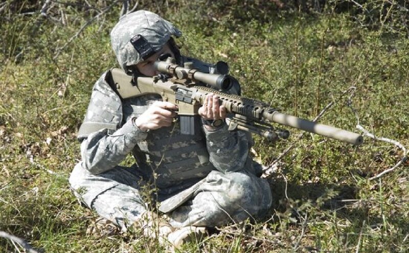 Soldier with Rifle — Green, Focused