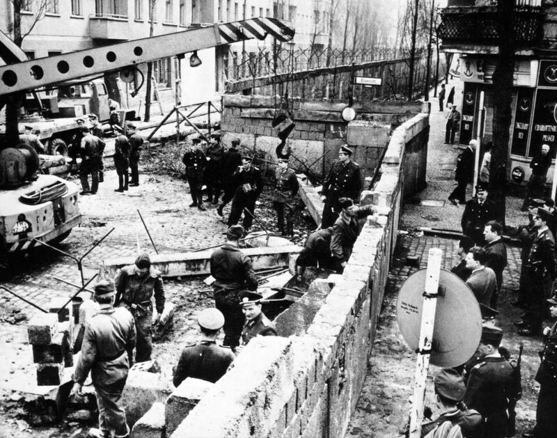 Soldiers at Wall Construction