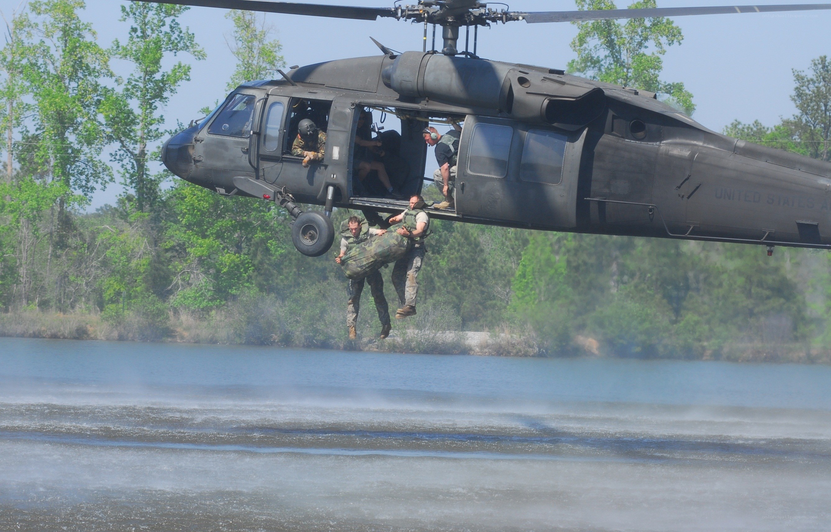 Soldiers being extracted by helicopter