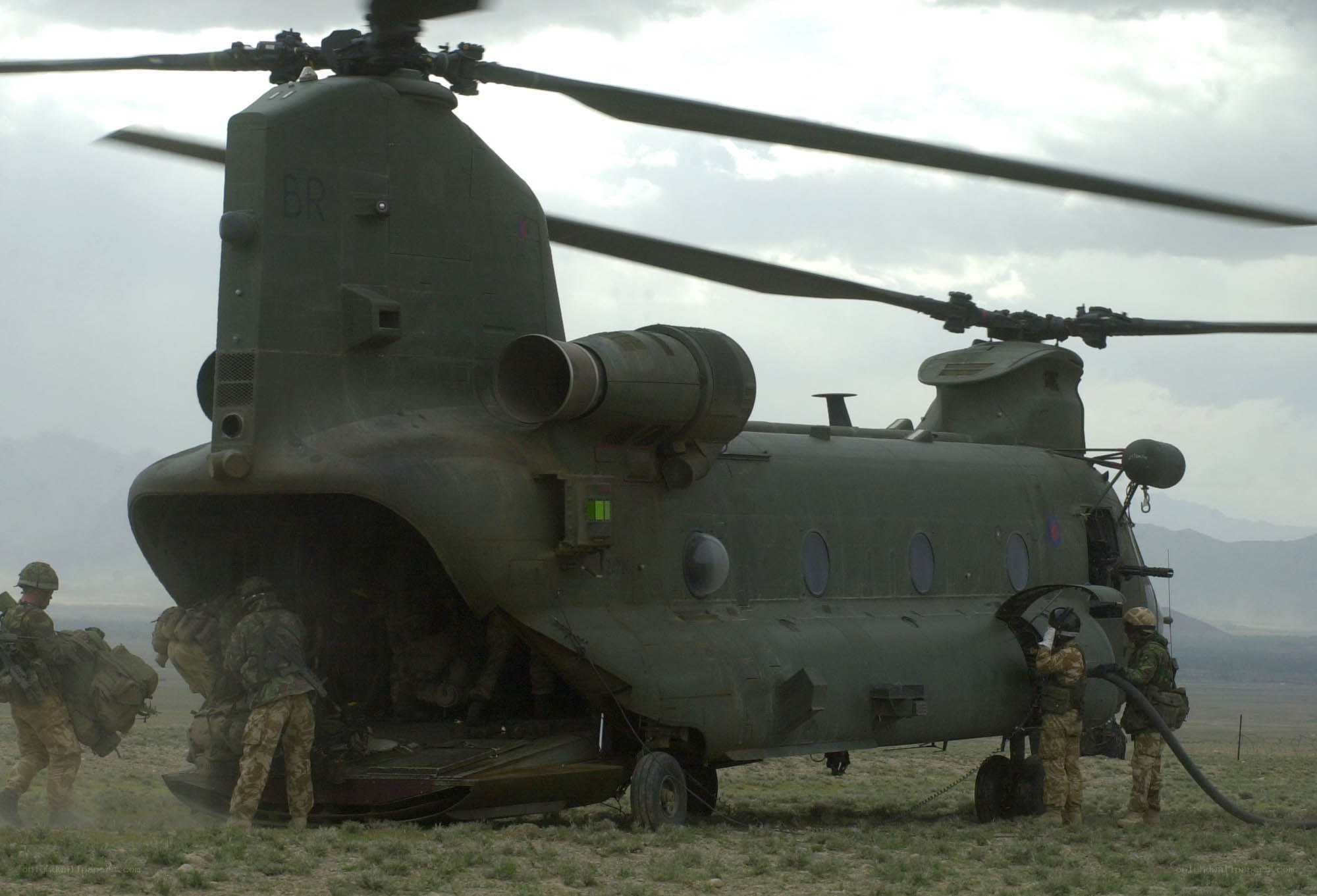Soldiers boarding a Chinook helicopter