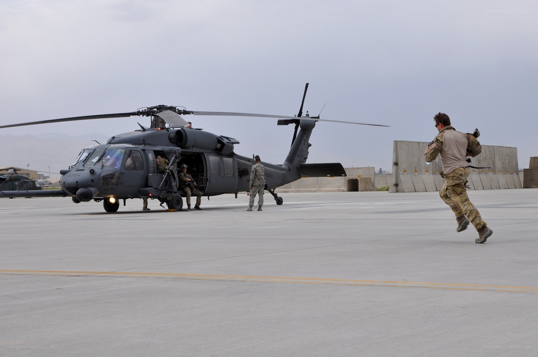 Soldiers boarding helicopter