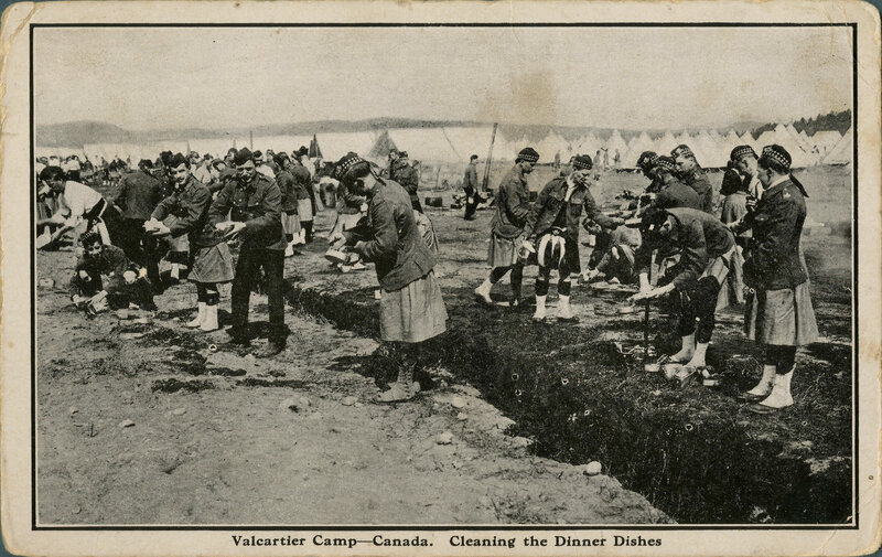 Soldiers cleaning dishes at Valcartier