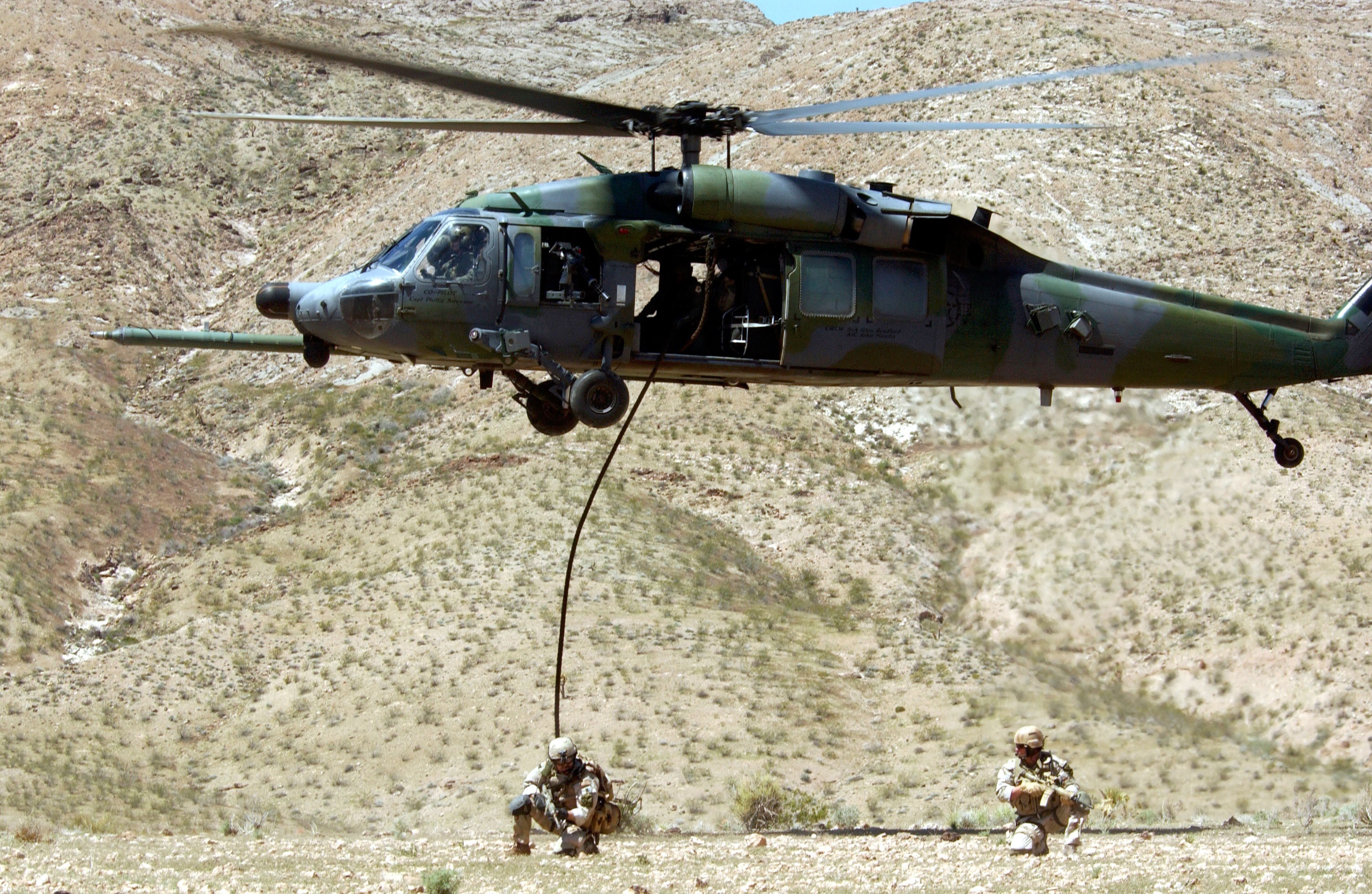 Soldiers during helicopter extraction