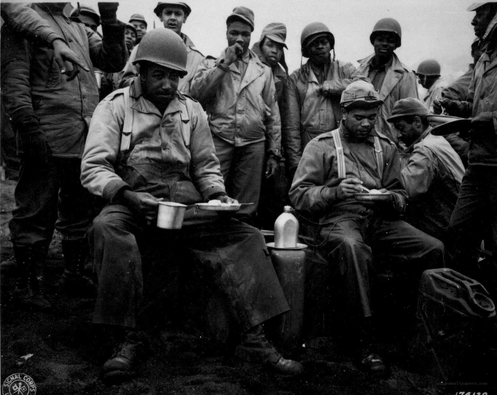 Soldiers eating meal