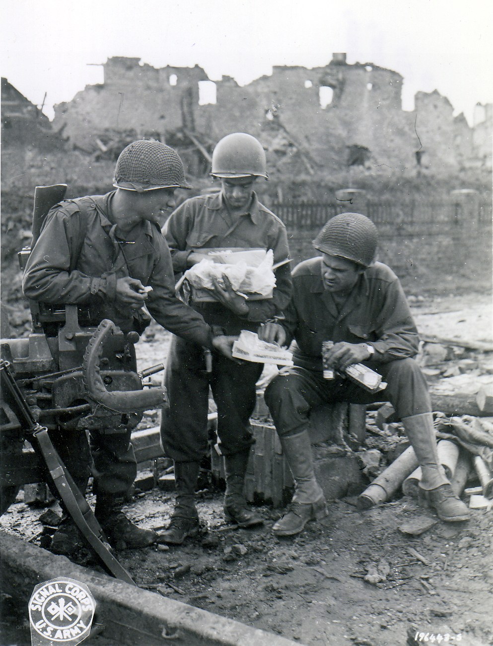 Soldiers in a war-torn area