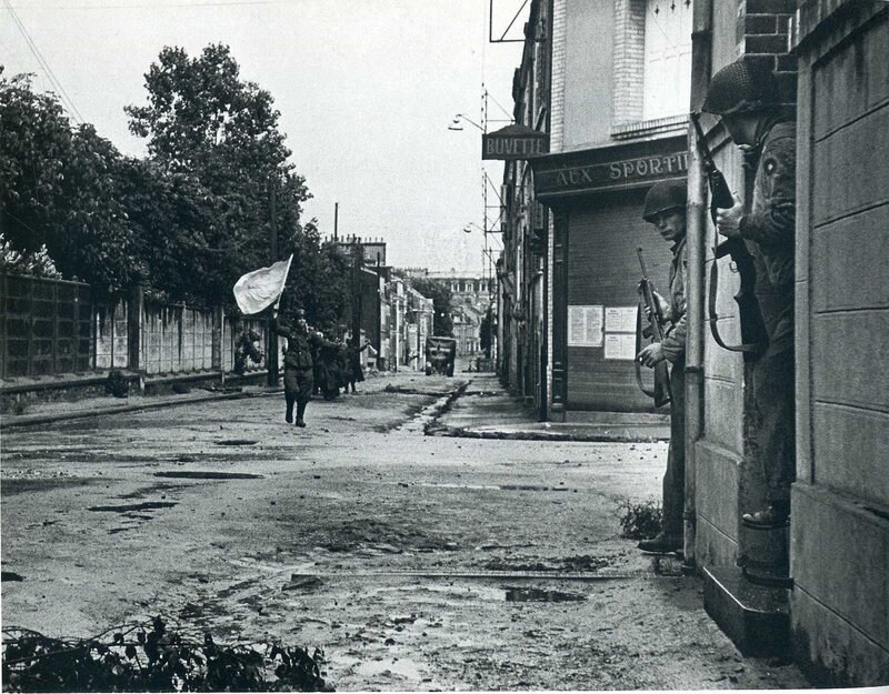 Soldiers in a war-torn street
