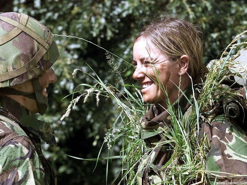Soldiers in Camouflage — Green