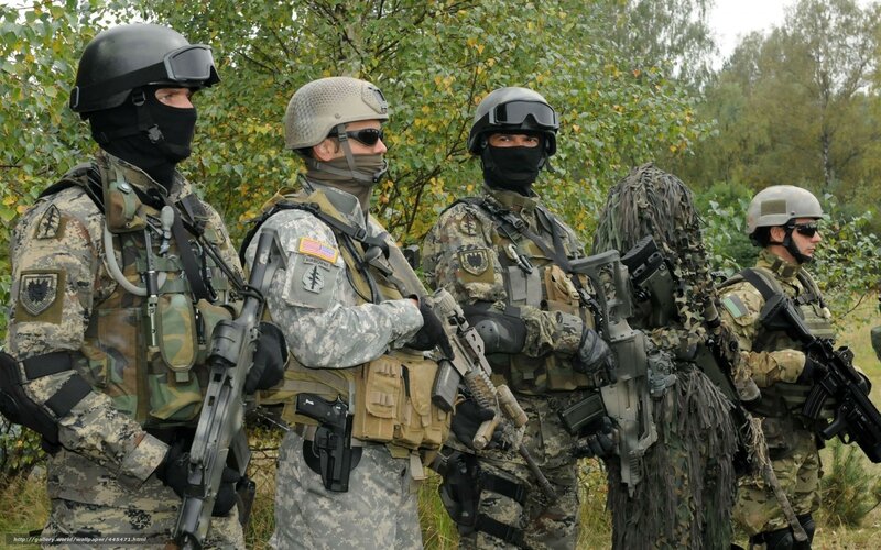 soldiers in combat gear