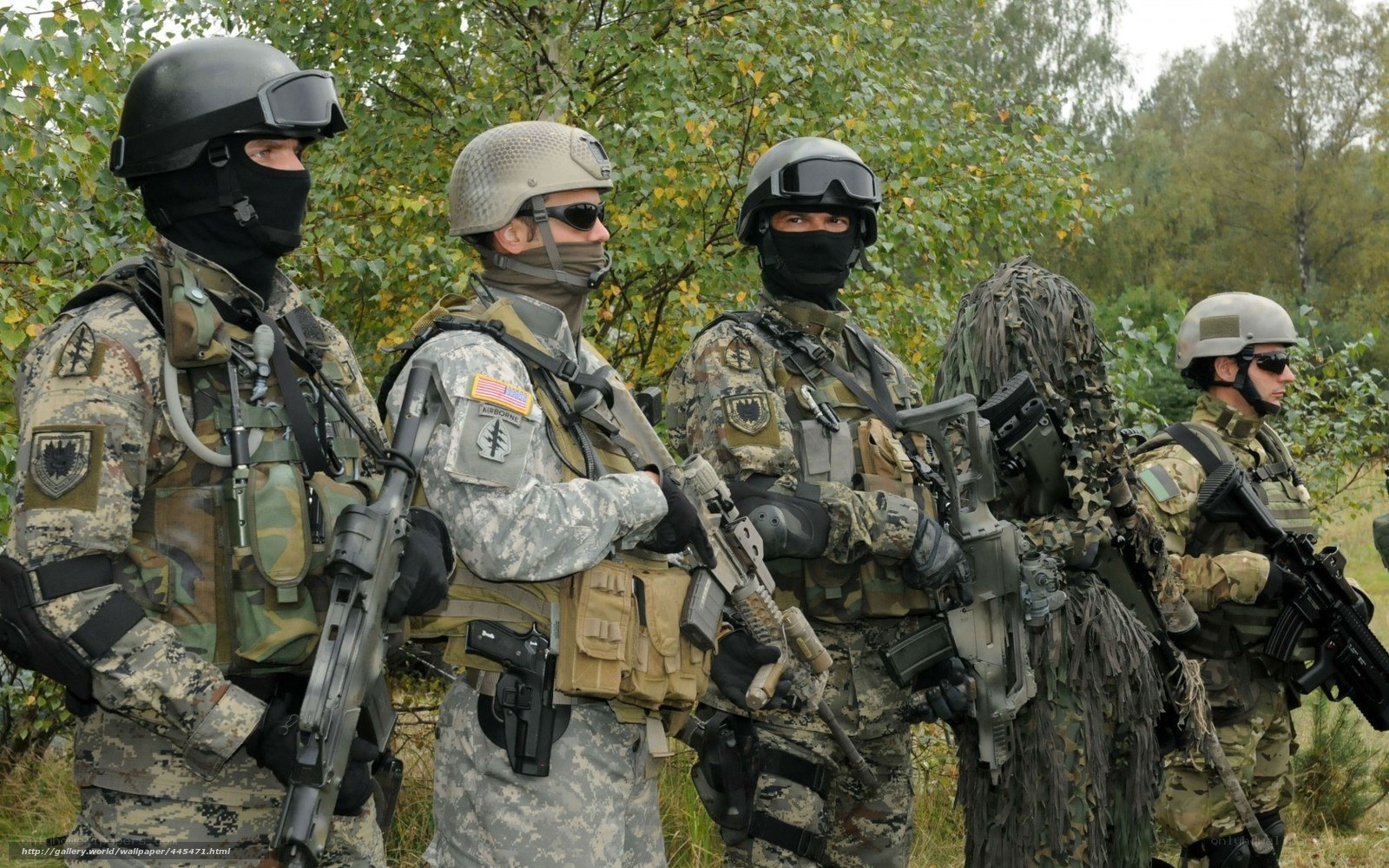 soldiers in combat gear