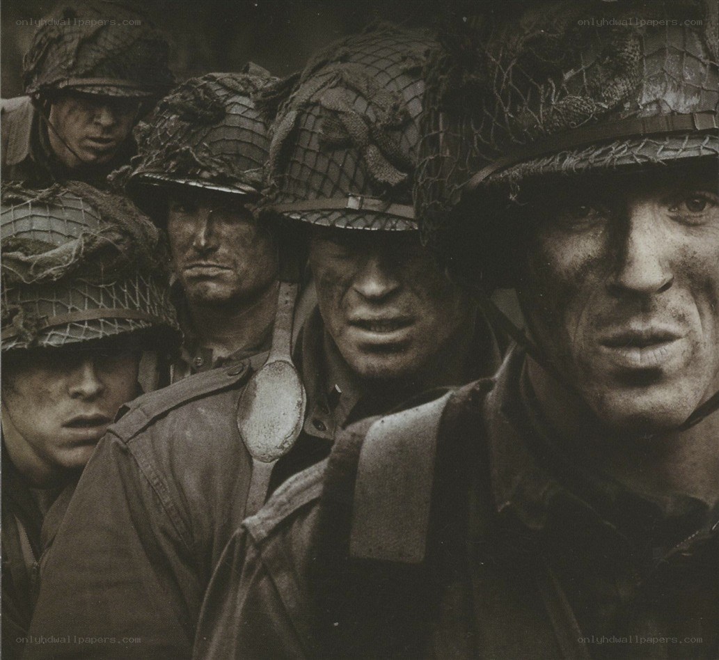 Soldiers in combat gear