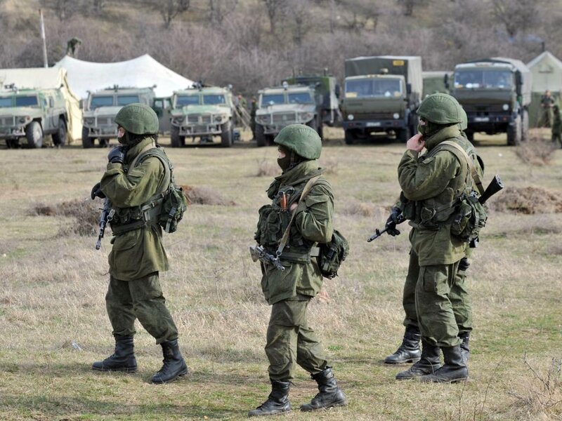 Soldiers in Field — Green, Serious, Autumn