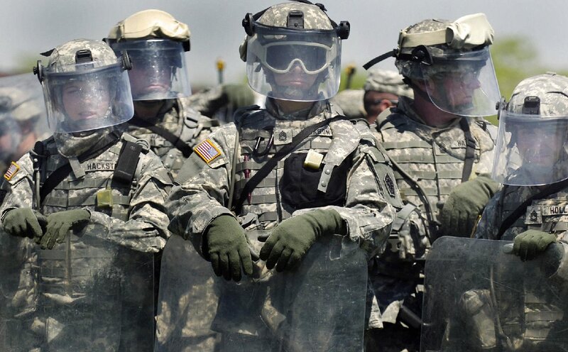Soldiers in Riot Gear — Green