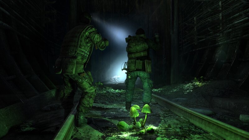 Soldiers in Tunnel — Green