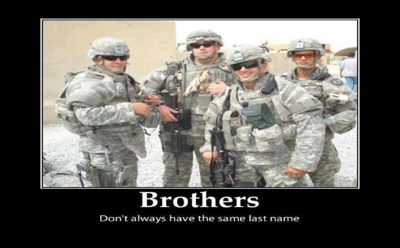 Soldiers in Uniform — Gray