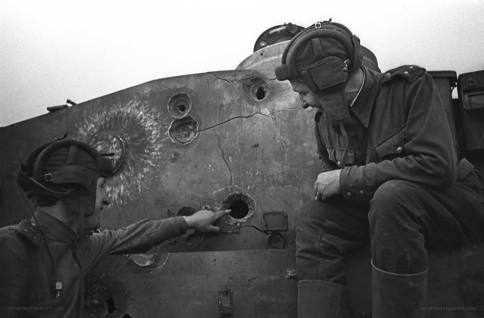 Soldiers inspecting tank damage