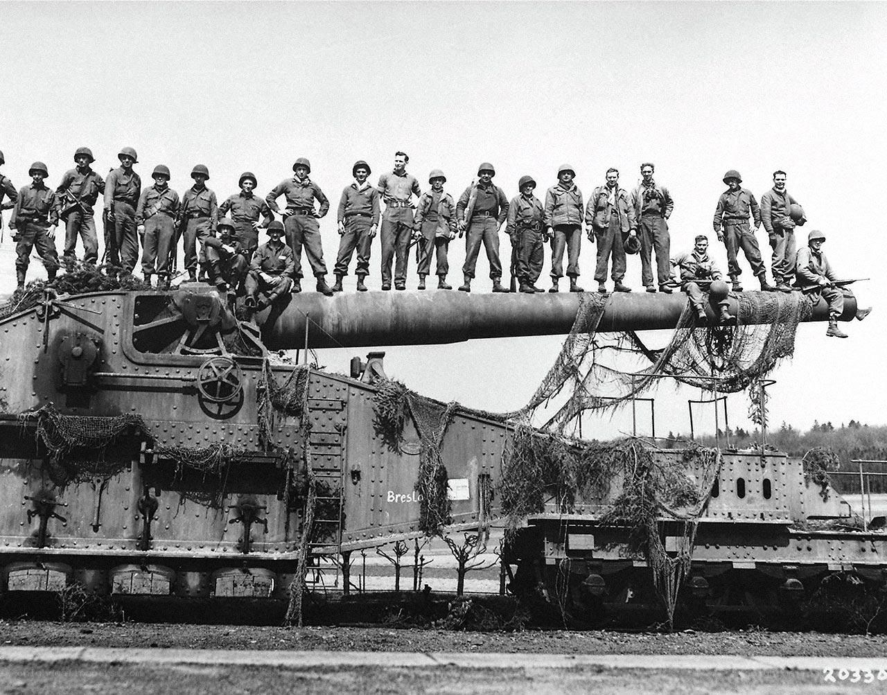 Soldiers on a tank