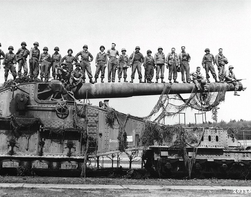 Soldiers on a tank