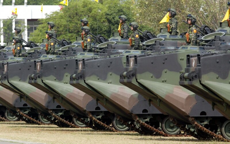 Soldiers on Armored Vehicles — Green