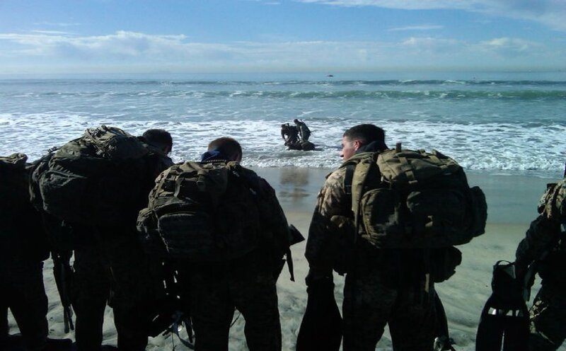 Soldiers on Beach — Blue