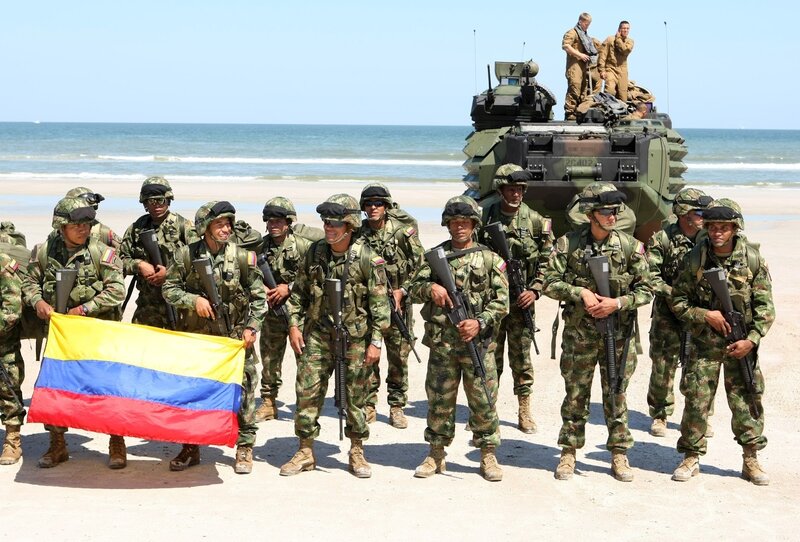 Soldiers on Beach — Green, Serious