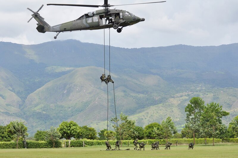 Soldiers Rappelling from Helicopter — Green, Dramatic