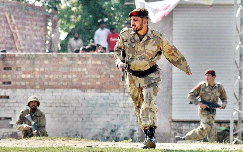 Soldiers Running in Action