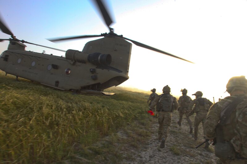 Soldiers running to helicopter